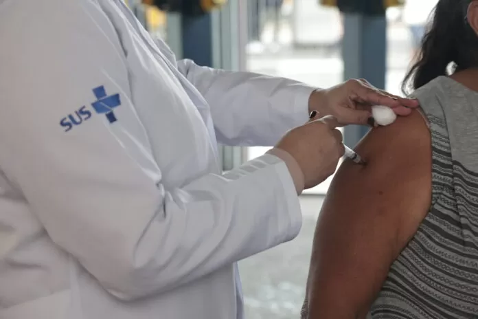 São Paulo (SP), 09/06/2025 - Secretaria Municipal da Saúde (SMS), inicia ações de intensificação da vacinação contra a influenza. Posto de vacinação no Terminal Parque Dom Pedro II , no centro de São Paulo.