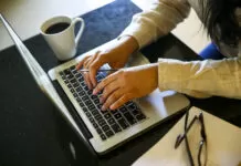 Governo lança estratégia nacional de Cibersegurança com foco em proteção e soberania digital Teletrabalho, home office ou trabalho remoto. computador, cibersegurança, online, MEI