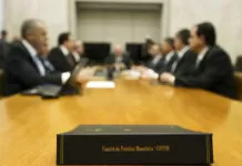 Banco Central ressalta Selic em 15% por período ‘bastante prolongado’ em ata do Copom Brasília - Começa a quinta reunião do ano do Comitê de Política Monetária (Copom) (
