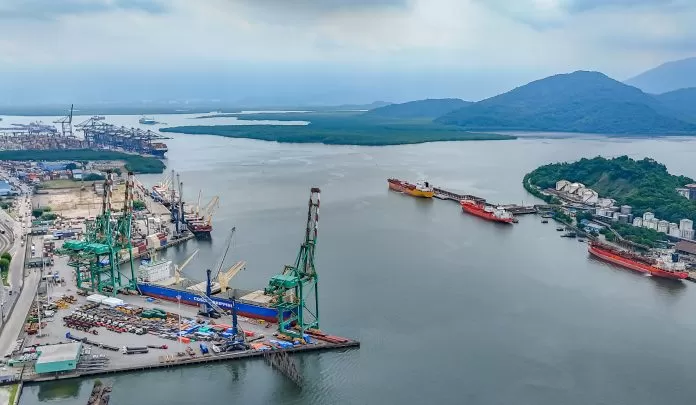Presidente da República, Luiz Inácio Lula da Silva, durante cerimônia de Lançamento do Edital de Concessão do Túnel Submerso Santos-Guarujá. Parque Valongo, Armazém 4, Santos - SP.