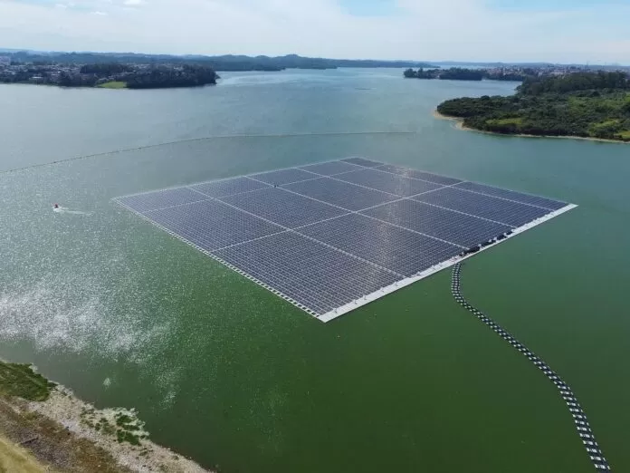 Usina Fotovoltaica Flutuante Araucária, em São Paulo. energia solar, elétrica