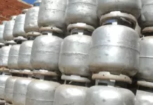 Petrobras decide voltar à distribuição de gás de cozinha gás de cozinha, botijão, glp, petrobras