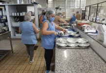 Setor de serviços atinge recorde de 15,2 milhões de empregos em 2023 alimentação, alimento, serviços, trabalho, emprego