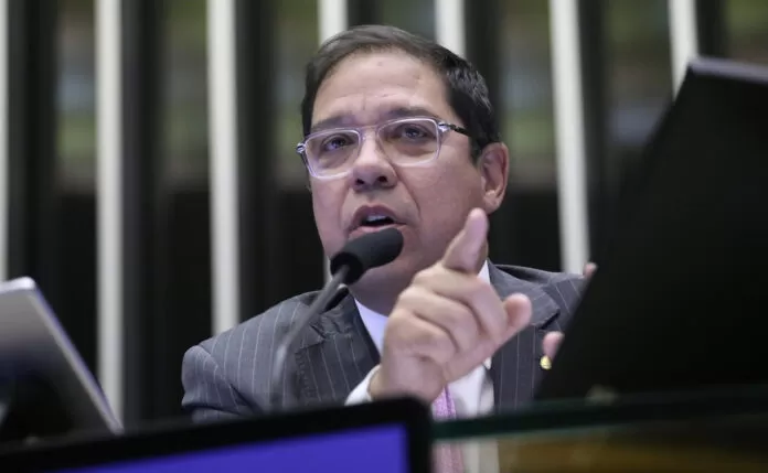 Discussão e Votação de Propostas Legislativas. Dep. Altineu Côrtes (PL - RJ) Vice-presidente da Câmara dos Deputados