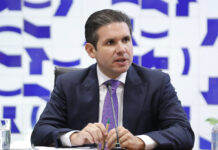 Motta apresenta prioridades do semestre, com reforma administrativa, reforma do IR e Lei dos Portos Reunião de Líderes. Presidente da Câmara dos Deputados, Hugo Motta (REPUBLICANOS - PB)