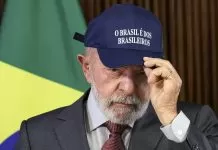 Lula lidera cenários para 2026, mas eleição está aberta Brasília (DF), 26/08/2025 - O presidente Luiz Inácio Lula da Silva coordena reunião ministerial, no Palácio do Planalto.