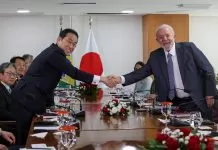 Brasil amplia exportações ao Japão com novos produtos de origem animal Brasília (DF) 03/05/2024 – O presidente Luiz Inácio Lula da Silva recebe o primeiro-ministro do Japão, Fumio Kishida, em cerimônia oficial de chegada, no Palácio do Planalto. Durante a reunião bilateral, Lula e Kishida vão discutir o aumento dos fluxos de comércio de carne bovina e investimentos, cooperação em iniciativas ambientais, parceria em transição energética e iniciativas de combate à fome e à pobreza.