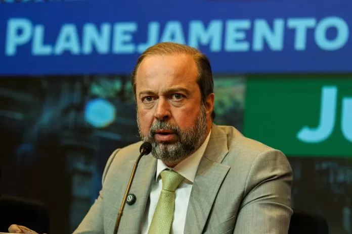 Brasìlia (DF), 16/10/2024 - Ministro Alexandre Silveira (Minas Energia), durante entrevista para falar sobre os apagões em São Paulo e a volta ou não do horário de verão