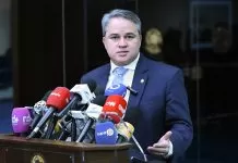 Senado analisa projeto do devedor contumaz, com novos programas de conformidade e mudanças na ANP Senador Efraim Filho (União-PB) concede entrevista e fala sobre o PL 125/2022, que estabelece o Código de Defesa do Contribuinte e cria um marco legal para o combate ao devedor contumaz, figura central nos esquemas de sonegação fiscal estruturada que lesam os cofres públicos e alimentam o crime organizado.