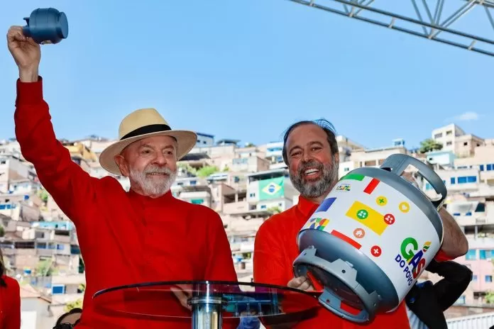 Belo Horizonte (MG), 04/09/2025 - Presidente da República, Luiz Inácio Lula da Silva, e o ministro de Minas e Energia, Alexandre Silveira, durante cerimônia de anúncio do Programa “Gás do Povo”.