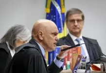 Moraes vota pela condenação de Bolsonaro e mais sete réus por tentativa de golpe Julgamentos da Ação Penal 2668 - Núcleo 1 (Manhã) - 09/09/2025 Ministro Alexandre de Moraes. Julgamentos da Ação Penal 2668 - Núcleo 1 (Manhã). Bolsonaro