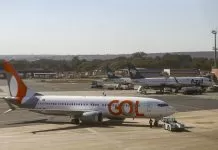 Gol e Azul anunciam fim das negociações para fusão e encerram acordo de codeshare Movimentação de aviões comerciais no aeroporto de Brasília. avião, aviação