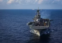 Países da América Latina manifestam preocupação com presença militar dos EUA no Caribe Navio anfíbio USS Iwo Jima navegando no mar do Caribe em 28 de agosto de 2025. EUA, Estados Unidos