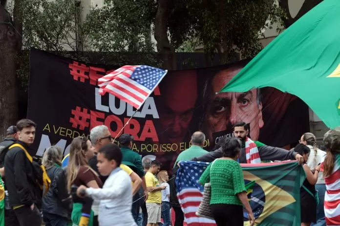 São Paulo (SP), 07/09/2025 - Pessoas participam do evento Reaja Brasil, na Avenida Paulista.