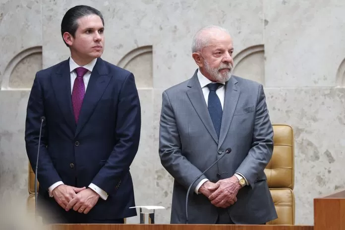 rasília (DF), 29/09/2025 – O presidente Luiz Inácio Lula da Silva e presidente da câmara dos deputados, Hugo Motta, durante posse do novo presidente do Supremo Tribunal Federal (STF), Edson Fachin, ele foi eleito para suceder o ministro Luís Roberto Barroso, cujo mandato terminou ontem (28). Também assume o cargo o novo vice-presidente, Alexandre de Moraes. Os dois ministros comandarão o Supremo pelos próximos dois anos (2025-2027).