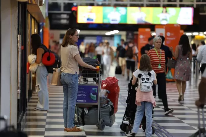 São Paulo (SP), 05/03/2025 - Movimentação de passageiros no Aeroporto de Congonhas, em Campo Belo, zona sul da capital. bagagem de mão, viagem, turismo