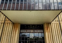 Contas públicas registram déficit em agosto, mas mostram melhora sobre 2024