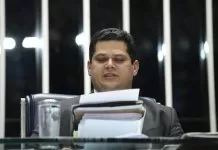 Senado instala CPI do Crime Organizado após megaoperação no Rio Plenário do Senado Federal durante sessão deliberativa ordinária. Presidente do Senado Federal, senador Davi Alcolumbre (DEM-AP), lê relatório da Previdência.