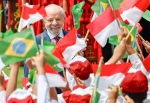 Lula afirma que será candidato à reeleição em 2026 Jacarta, 23/10/2025 - Presidente da República, Luiz Inácio Lula da Silva, durante chegada no Palácio Merdeka.