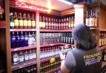 Força-tarefa apreende 1.200 garrafas de bebidas falsificadas em Diadema bebida, cerveja, álcool