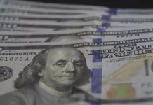 Bolsa bate recorde e dólar cai pela segunda sessão consecutiva