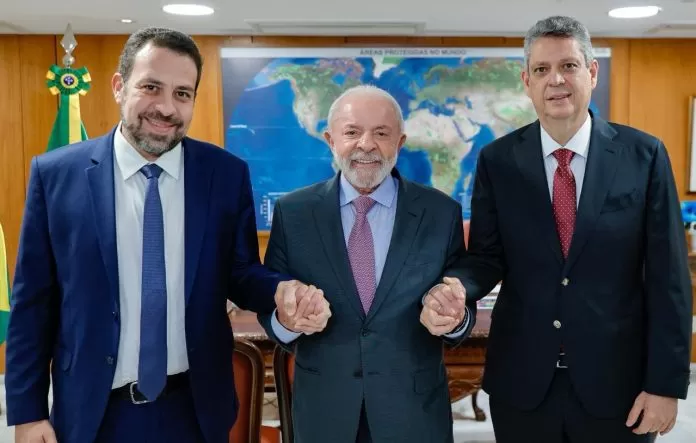 Brasília (DF), 20/10/2025 - O presidente Luiz Inácio Lula da Silva se reuniu com o deputado federal Guilherme Boulos e o convidou para ocupar o cargo de ministro-chefe da Secretaria-Geral da Presidência da República. Boulos irá substituir o ministro Márcio Macêdo na função. Brasília (DF), 20/10/2025 - O presidente Luiz Inácio Lula da Silva se reuniu com o deputado federal Guilherme Boulos e o convidou para ocupar o cargo de ministro-chefe da Secretaria-Geral da Presidência da República. Boulos irá substituir o ministro Márcio Macêdo na função.
