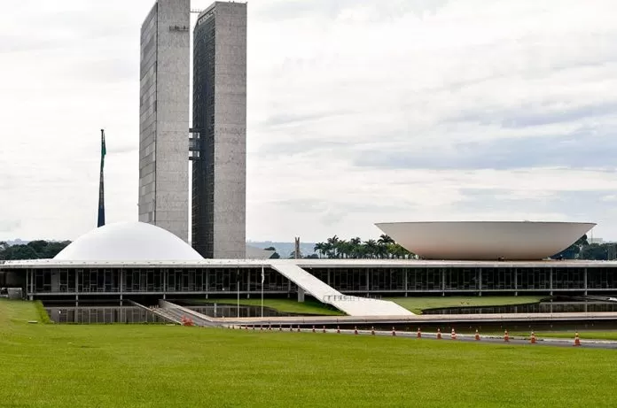 Câmara dos Deputados, Senado Federal. Congresso Nacional, isenção do IR