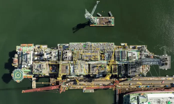 Nova plataforma chega ao pré-sal e pode aumentar produção em 20%