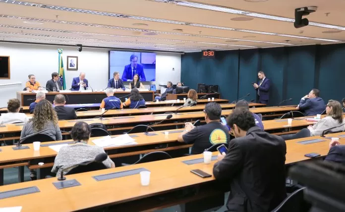 16/10/2025 - Comissão de Finanças e Tributação Audiência Pública - Projeto de Lei Complementar nº 89, de 2003, e seus apensados, benefícios