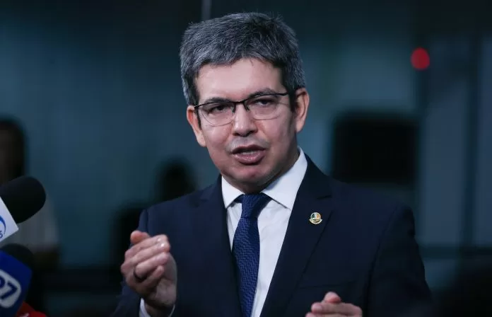 Brasília (DF) 11/04/2024 Senador, Randolfe Rodrigues, durante coletiva no Senado. governo, MP 1303