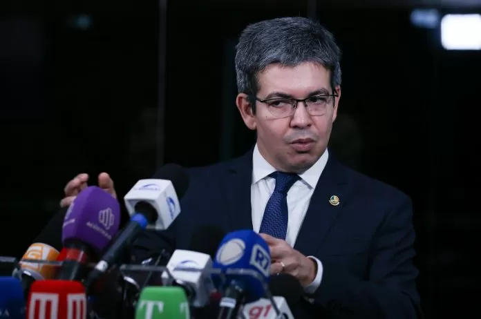 Brasília (DF) 11/04/2024 Senador, Randolfe Rodrigues, durante coletiva no Senado. licenciamento ambiental