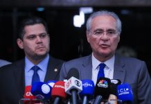 Fazenda e Senado avaliam projeto para compensar possível perda de arrecadação Brasília - 07/10/2025 - Presidente do Congresso, Davi alcolumbre, e senadores, Renan Calheiros (relator do IR no Senado) e Randolfe Rodrigues durante coletiva.