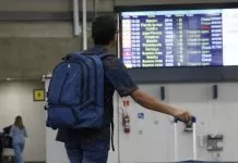 Câmara aprova proibição de cobrança por bagagens de mão em voos domésticos Rio de Janeiro (RJ), 02/10/2023 - Movimento de passageiros no Aeroporto Internacional Tom Jobim, no Galeão, após migração de voos operados no Aeroporto Santos Dumont. viagem, turismo, bagagem