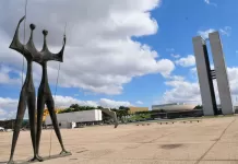 Análise: Governo vai buscar apoio no varejo Praça dos Três Poderes, governo, Legislativo, Câmara dos Deputados, Congresso Nacional, Senado Federal