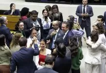 Plenário da Câmara aprova ampliação gradual da licença paternidade Brasília - 04/11/2025 - Sessão da Câmara dos Deputados. ( votação da lei regulamenta a licença-paternidade.