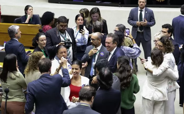 Brasília - 04/11/2025 - Sessão da Câmara dos Deputados. ( votação da lei regulamenta a licença-paternidade.