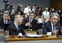 Randolfe sobre CPI do Crime Organizado: não será de governo ou de oposição CPI do Crime Organizado (CPICRIME) realiza reunião de instalação. O objetivo é eleger presidente, vice-presidente e relator. A finalidade da comissão é apurar a atuação, expansão e o funcionamento de organizações criminosas no território brasileiro, em especial de facções e milícias, de modo a permitir a identificação de soluções adequadas para o seu combate, especialmente por meio do aperfeiçoamento da legislação atualmente em vigor. Bancada: senador Fabiano Contarato (PT-ES); ; senador Alessandro Vieira (MDB-SE); senador Rogério Carvalho (PT-SE); senador Randolfe Rodrigues (PT-AP), em pronunciamento.