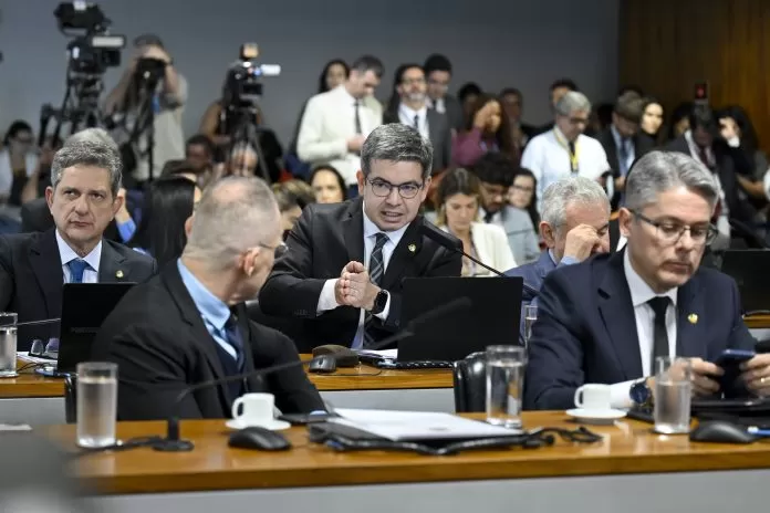 CPI do Crime Organizado (CPICRIME) realiza reunião de instalação. O objetivo é eleger presidente, vice-presidente e relator. A finalidade da comissão é apurar a atuação, expansão e o funcionamento de organizações criminosas no território brasileiro, em especial de facções e milícias, de modo a permitir a identificação de soluções adequadas para o seu combate, especialmente por meio do aperfeiçoamento da legislação atualmente em vigor. Bancada: senador Fabiano Contarato (PT-ES); ; senador Alessandro Vieira (MDB-SE); senador Rogério Carvalho (PT-SE); senador Randolfe Rodrigues (PT-AP), em pronunciamento.