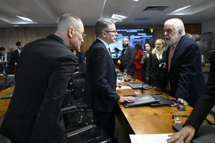 CPI do Crime Organizado (CPICRIME) realiza reunião de instalação. O objetivo é eleger presidente, vice-presidente e relator. A finalidade da comissão é apurar a atuação, expansão e o funcionamento de organizações criminosas no território brasileiro, em especial de facções e milícias, de modo a permitir a identificação de soluções adequadas para o seu combate, especialmente por meio do aperfeiçoamento da legislação atualmente em vigor. Bancada: senador Fabiano Contarato (PT-ES); senador Alessandro Vieira (MDB-SE); senador Jaques Wagner (PT-BA).