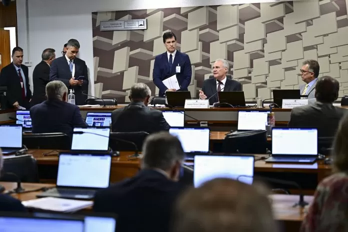Comissão de Assuntos Econômicos (CAE) realiza reunião deliberativa para decidir sobre a isenção do imposto de renda para quem ganha até R$ 5 mil (PL 1.087/2025). Também está em pauta o aumento da participação do governo na arrecadação líquida das apostas de quota fixa, as chamadas bets (PL 5.473/2025). Mesa: presidente da CAE, senador Renan Calheiros (MDB-AL), conduz reunião; senador Laércio Oliveira (PP-SE). bets, fintechs