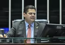 Licenciamento: Alcolumbre marca votação dos vetos para última semana de novembro Plenário do Senado Federal durante sessão deliberativa ordinária. Ordem do dia. Na pauta, o projeto de lei (PL) 2.810/2025, que aumenta as penas de crimes sexuais contra vulneráveis e obriga o condenado a usar tornozeleira eletrônica em saídas autorizadas do presídio. Mesa: presidente do Senado Federal, senador Davi Alcolumbre (União-AP).