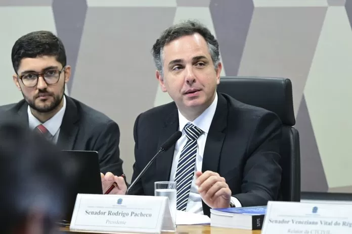 CTCIVIL - Comissão Temporária para examinar o Projeto de Lei n° 4, de 2025 (Art. 374 RISF) Comissão Temporária para examinar o Projeto de Lei n° 4, de 2025 (CTCIVIL) realiza audiência pública interativa para discutir os temas relativos ao Direito das Obrigações e aos Contratos. À mesa, presidente da CTCIVIL, senador Rodrigo Pacheco (PSD-MG), conduz audiência.