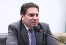 Líder do PT questiona Câmara e STF sobre saída de Alexandre Ramagem do país Audiência pública - Debate sobre a utilização de menores pelas facções criminosas e as fragilidades das políticas públicas socioeducativas. Dep. Delegado Ramagem (PL-RJ)