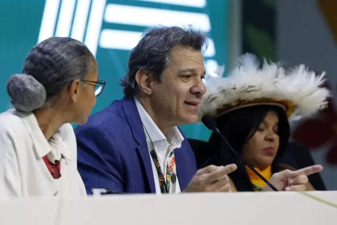 Belém (PA), 06/11/2025 - Ministra do Meio Ambiente, Marina Silva, ministro da Economia, Fernando Haddad, ministra dos Povos Indígenas, Sônia Guajajara, durante entrevista coletiva na COP30.