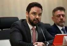 Arko Talks: Ministro do Planejamento em exercício indica que superávit, mesmo que leve, pode ajudar a reduzir dívida pública Brasília (DF), 02.09.2024 - O secretário-Executivo do Planejamento e Orçamento (MPO), Gustavo Guimarães fala durante entrevista coletiva para detalhar a proposta de orçamento da União de 2025, enviada ao Congresso Nacional na última sexta-feira (30).